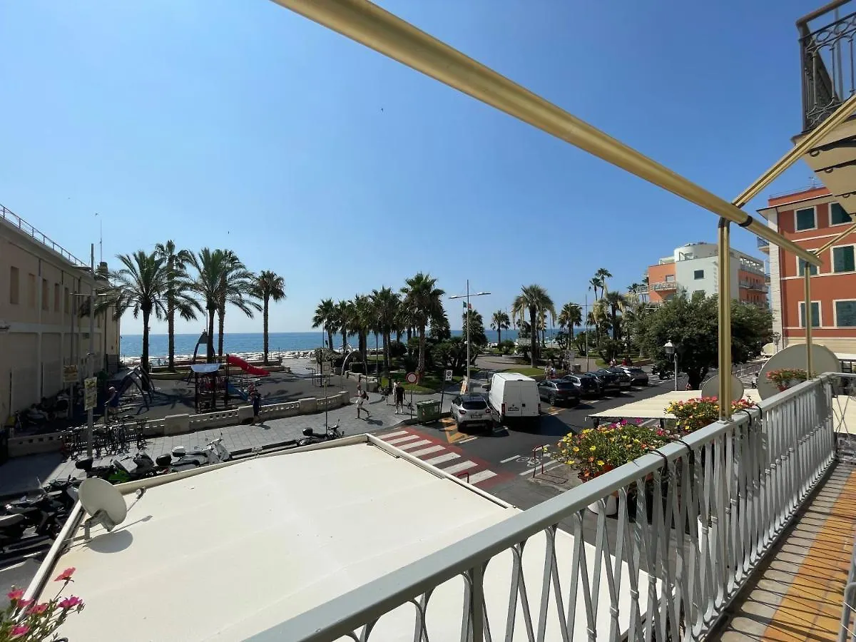 Frontemare Design In Centro Storico - Wifi E A/C Apartment Loano
