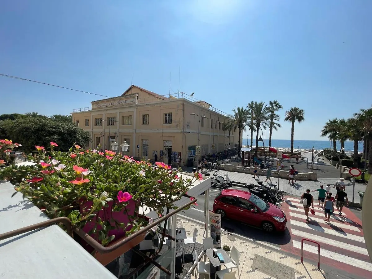 Frontemare Design In Centro Storico - Wifi E A/C Apartment Loano